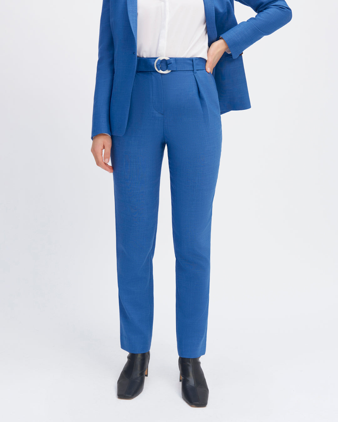 17H10-women's-waistcoats-paris-carrot-cut-high-waist-plies-front-length-7-8th-zipper-front.