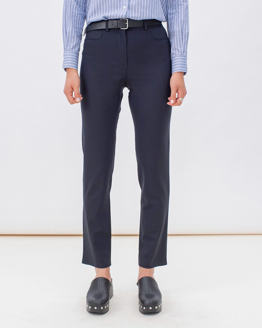 17H10-pants-new-york-pants-blue-night-cigarette-tailleurs-woman-chic-smoking-blue-marine-marque-ethique-17h10-paris-17H10-pants-new-york-pants-blue-night-cigarette-tailleurs-woman-chic-smoking-blue-marine-marque-ethique-17h10-paris-