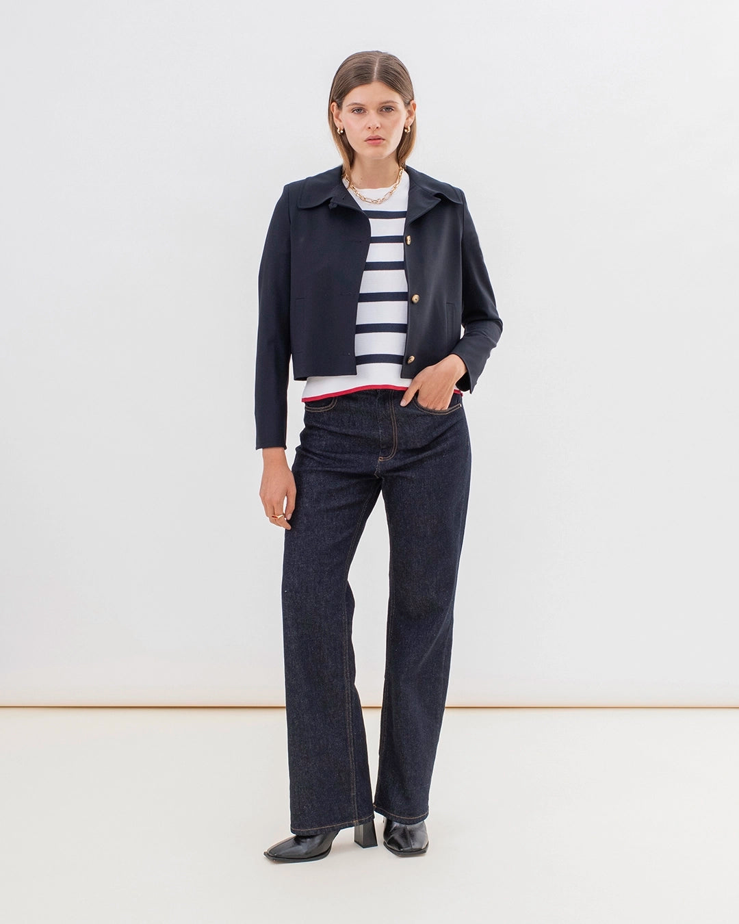 17H10_short_jacket_tailor_woman_blazer_chic_4_buttons_can_wear_close_workwear_outfit_look_work_elegant_ethics_