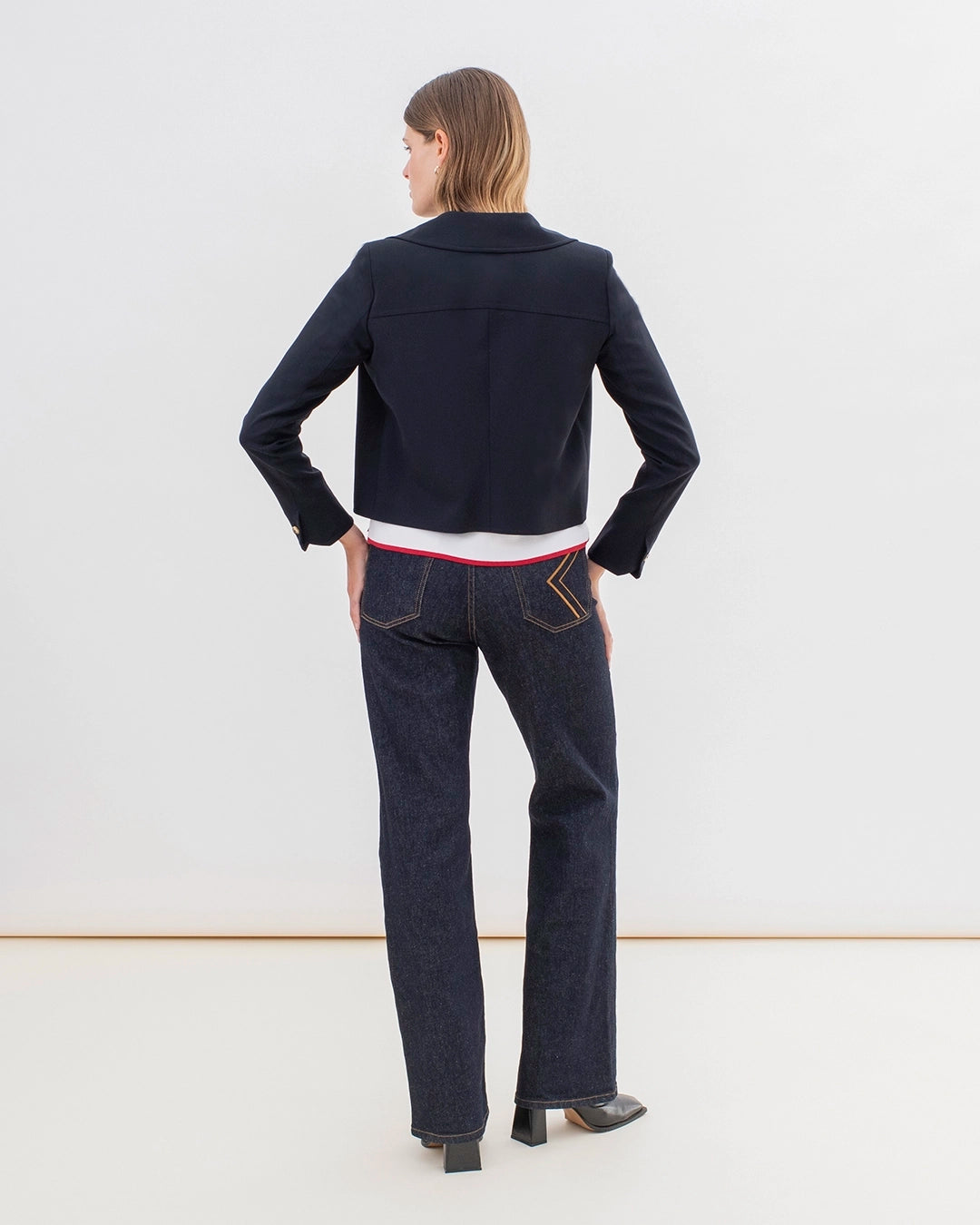 17H10_short_jacket_tailor_woman_blazer_chic_4_buttons_can_wear_close_workwear_outfit_look_work_elegant_ethics_
