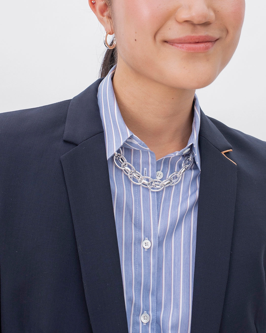 17h10_vest_tailleurfemme_paris_bleu_nuit_cintree_bouton_poches_laine_super100s_travail_blazer_workwear_streetstyle_working_girl_