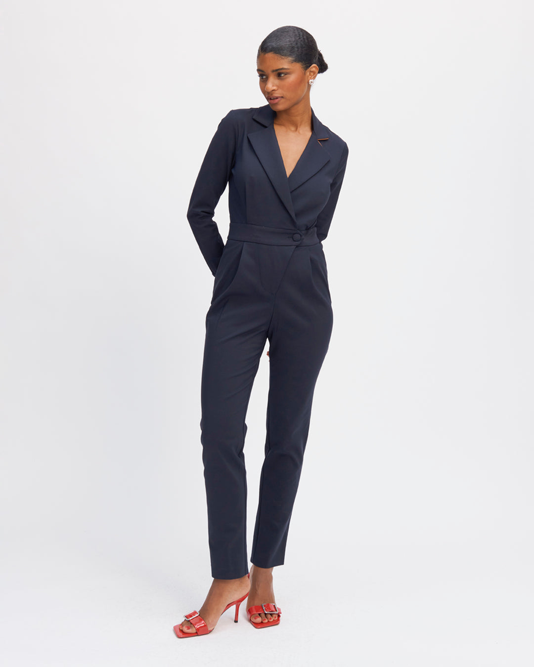 Navy-blue jumpsuit-suit-collar-suit-Material-very-comfortable-Button-on-button-on-belt-Marked-waist-cut-very-flattering-Light-feminine-decollete-17H10-suits-for-women-paris-