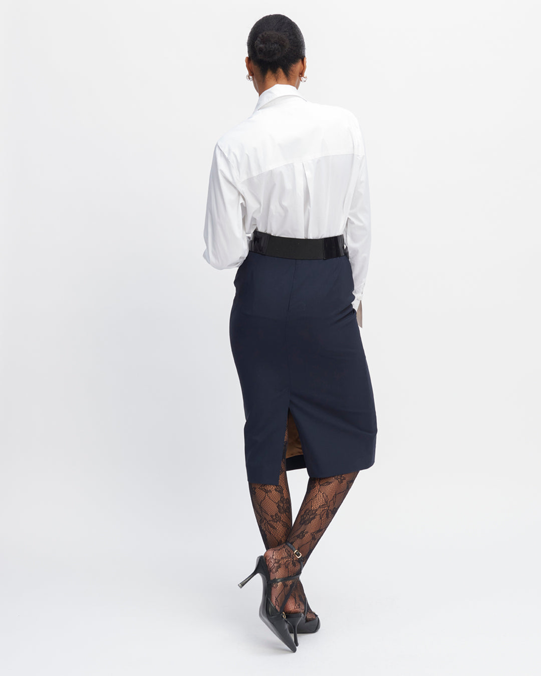Pencil-skirt-navy-blue-High-waist-Laine-Italie-Super-100_S-Supple-comfortable-Slit-arriser-Souligne-joliment-hips-Minimum-seams-apparentes-Invisible-zip-arriser-closure