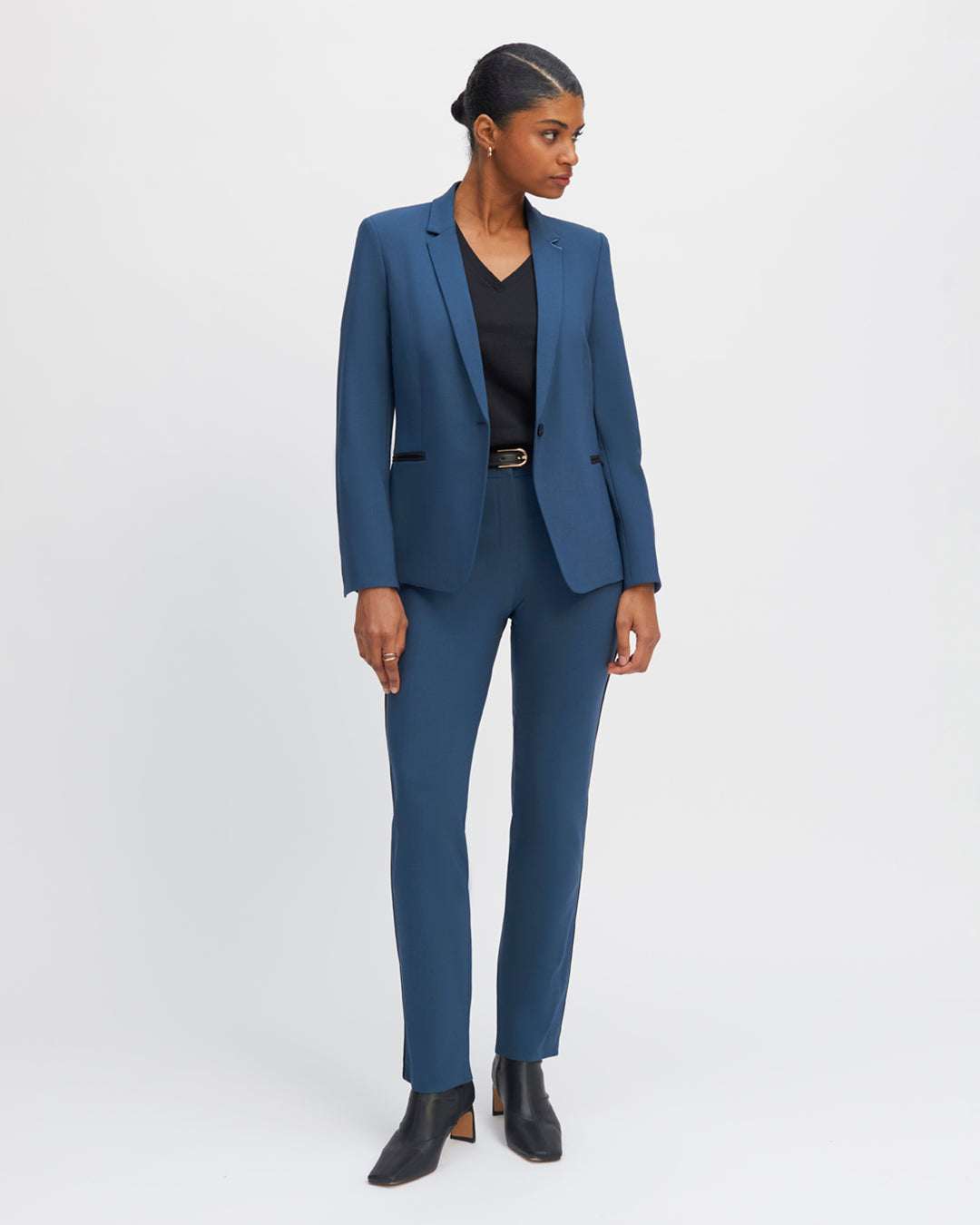 "Cigarette-cut blue-grey trouser-tailors-waist-high-false-hip-pockets-before-pockets-peeled-behind-passing-belt-17H10-tailors-for-women-paris-"