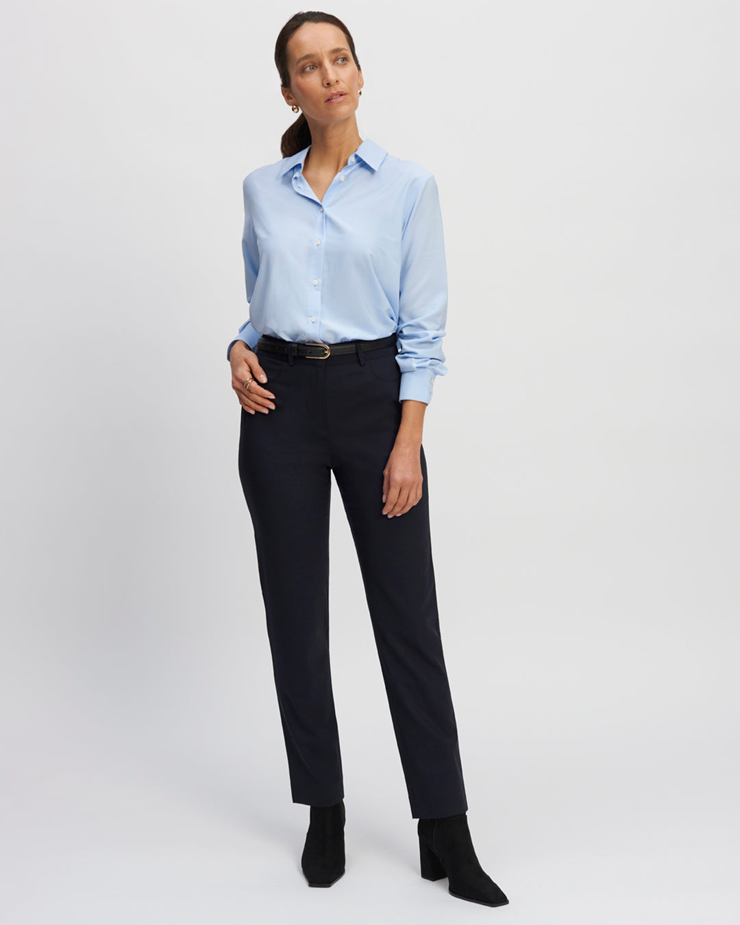 "Navy-blue trouser-tailor-Cigarette-cutter-Mid-rise-waist-Faux-cavalier-pockets-in-front-Wired-poise-pockets-in-back-Passing-for-belt-Zip-and-hook-closure-Camel-buttons-17H10-tailor-tailors-for-women-paris-"