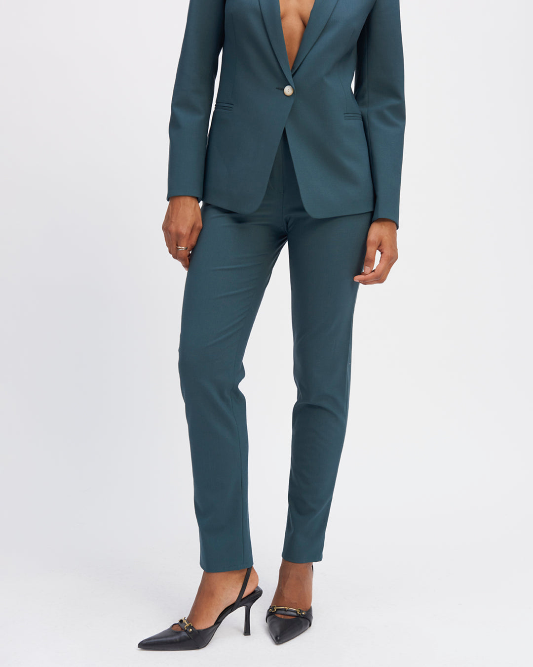 Trousers-tailor-superior-quality-Cigarette-cut-sizes-mid-high-Faux-cavalier-pockets-a-lavant-Pockets-passepoilees-arriers-Passant-for-the-belt-17H10-tailors-for-women-paris-