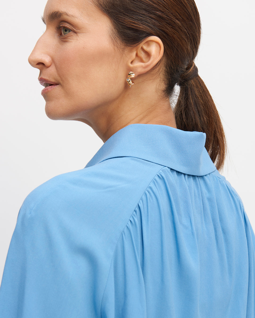 Women's-suits-Paris-Collar-shirt-Sleeves-raglan-Buttoned-placket-hidden-Fronces-front-back-17H10-women's-suits-paris-