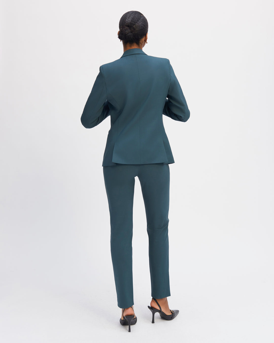 Jacket-knit-blazer-green-cut-curve-knit-collar-length-under-the-bottom-two-pockets-under-the-bottom-two-pockets-fully-lined-17H10-knit-jacket-for-women-paris-