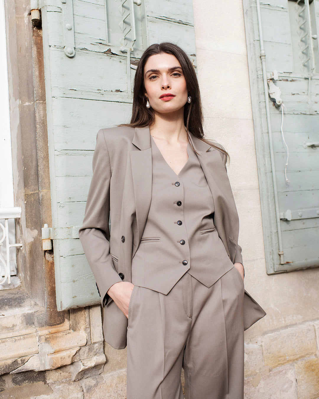 women's-suit-waistcoat-hanger-elegant-taupe-large-pants-chic-brume-