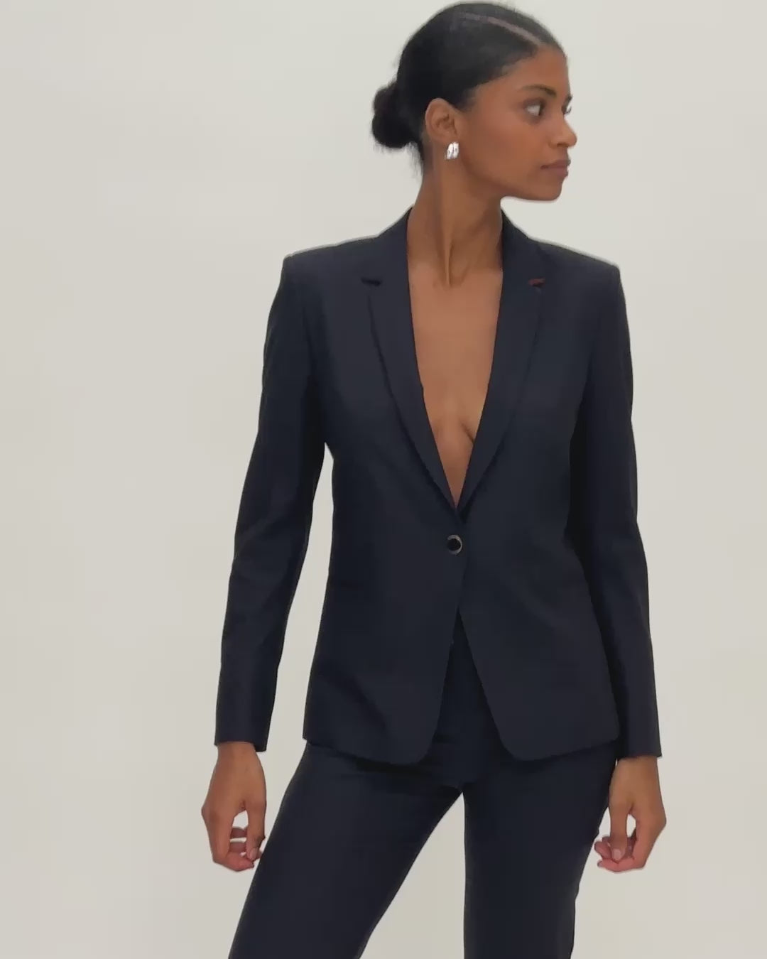 officewear-women's-suit-jacket-hanger-cigarette-pants-navy-blue-1