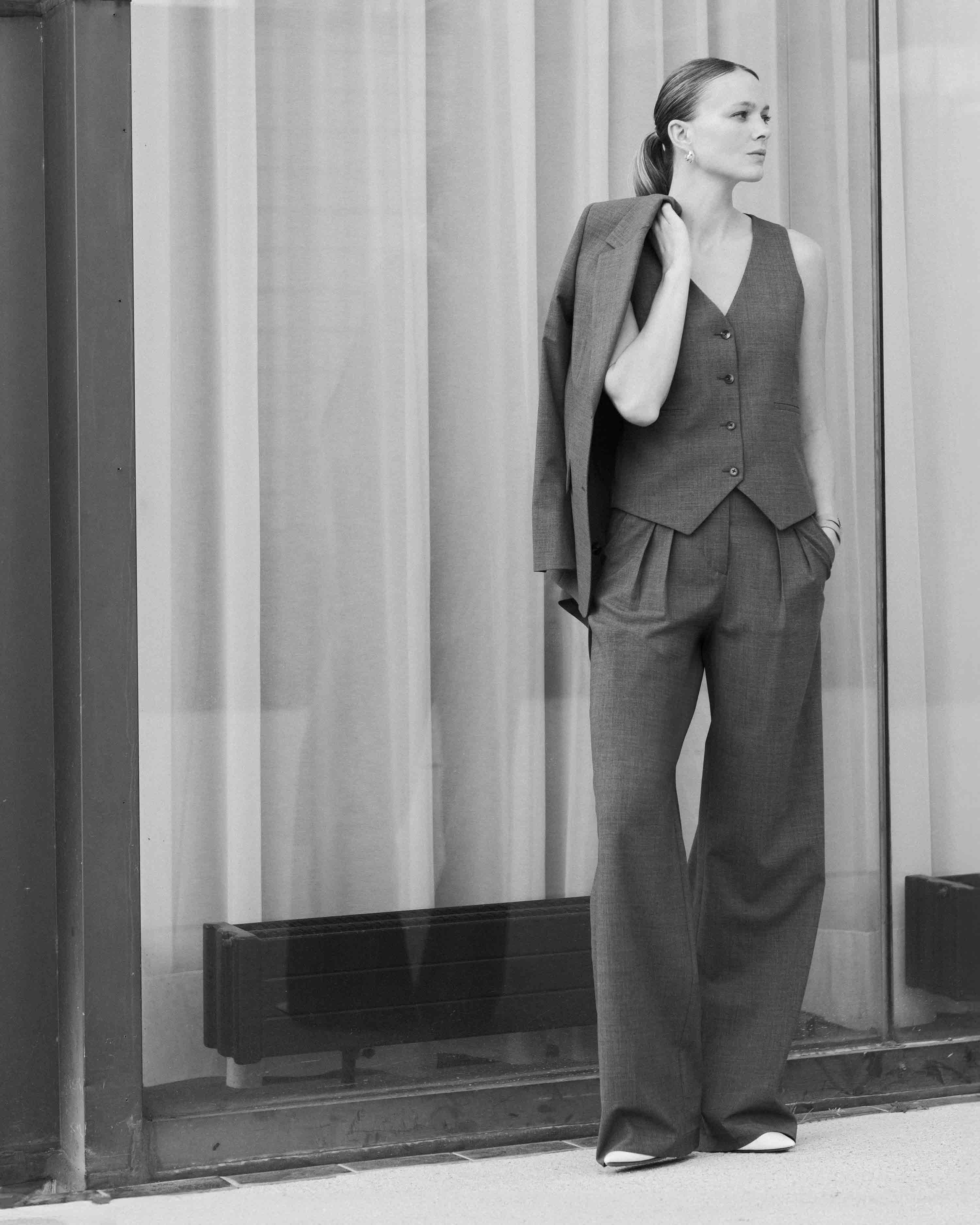 tailleur-pour-femme-gris-ensemble-de-costume-gilet-sans-manche-trois-pièce-pant-large-17H10-1.jpg