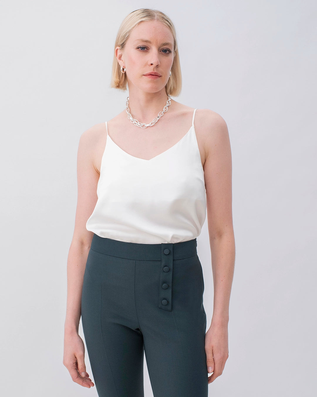 top-à-bretelle-blanc-leger-intemporel-chic-elegant-classical-made-in-europe-marque-française-17H10-Paris-