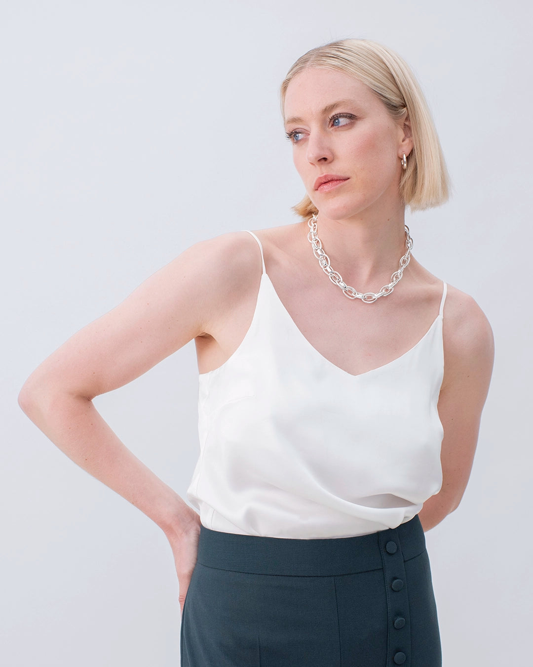 top-à-bretelle-blanc-leger-intemporel-chic-elegant-classical-made-in-europe-marque-française-17H10-Paris-