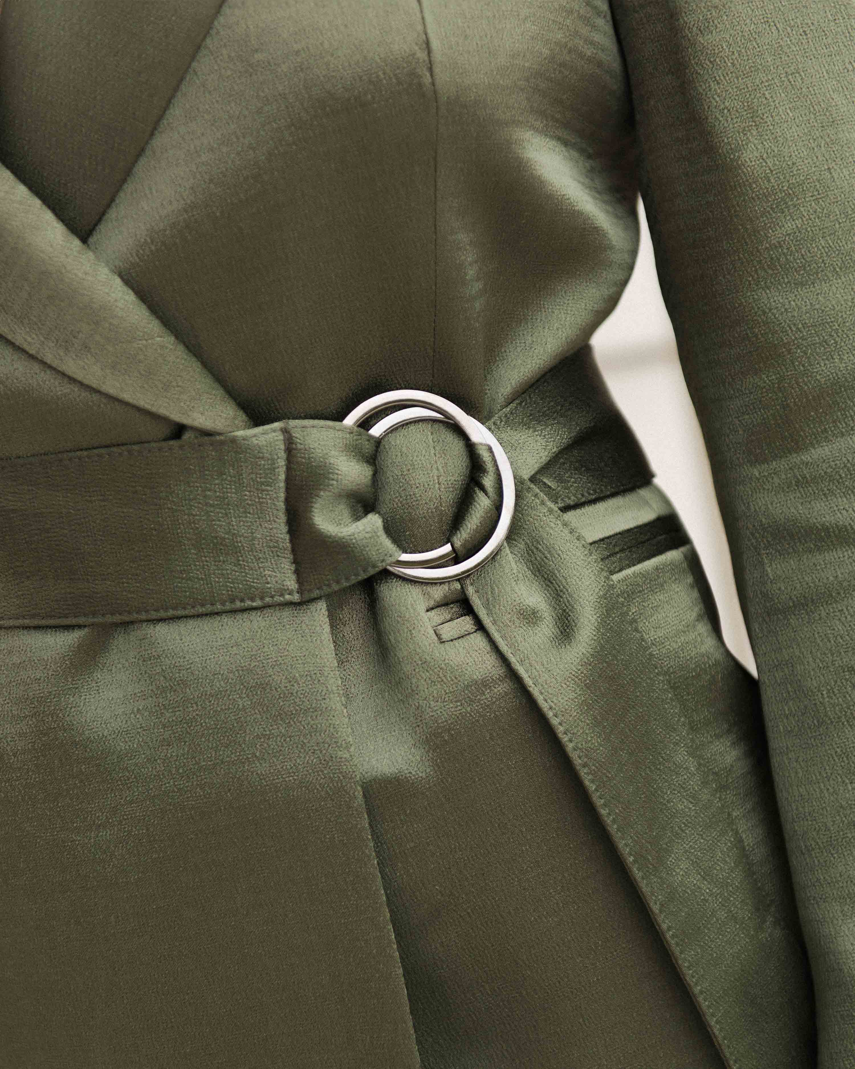 jacket-suit-satin-belt-kaki-green-chic-elegant-material-premium-ethic-sustainable-17H10-suit-for-women-3