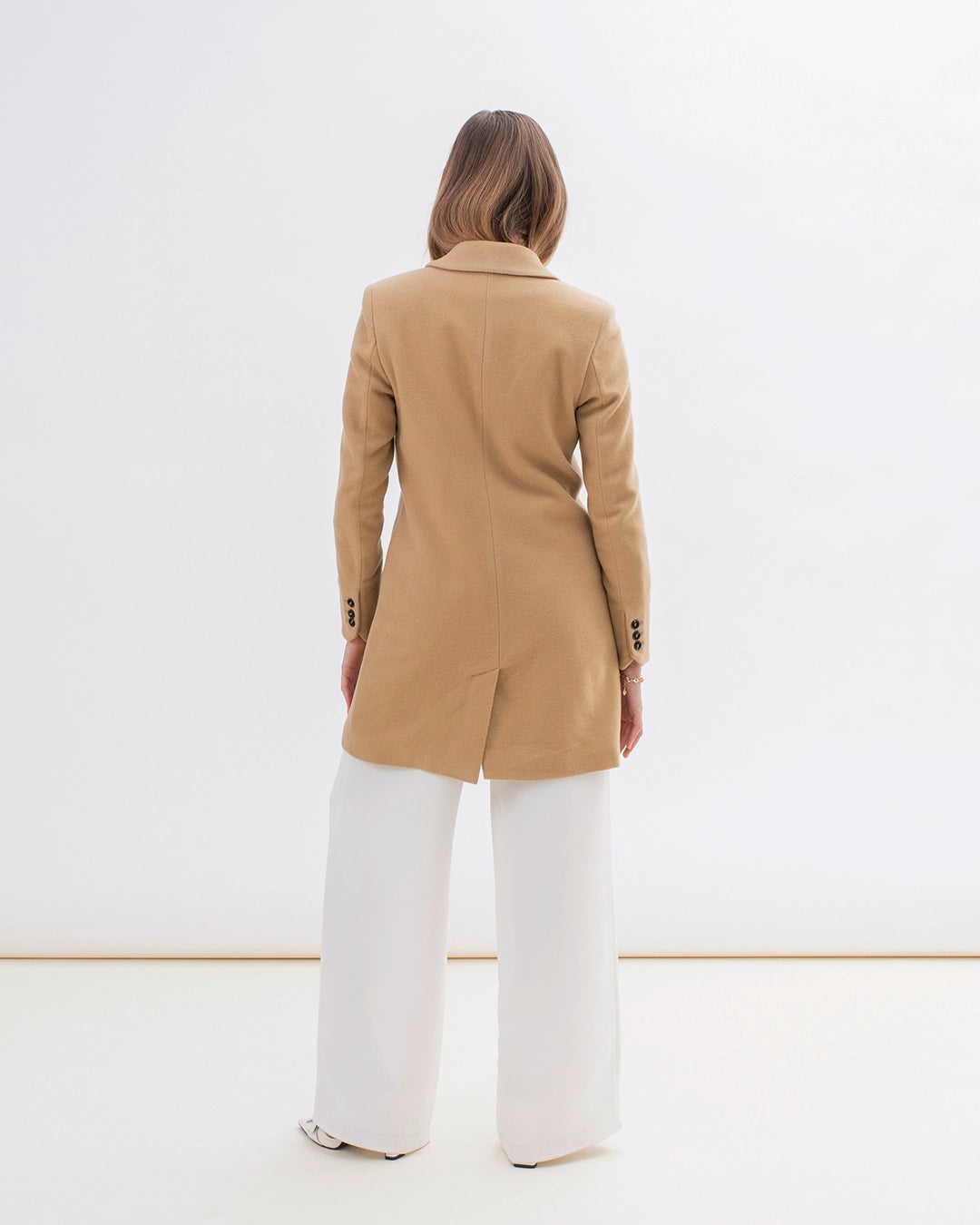 beige-cropped-collar-knit-coat-raglan-pockets-mi-long-look-chic-17H10-paris