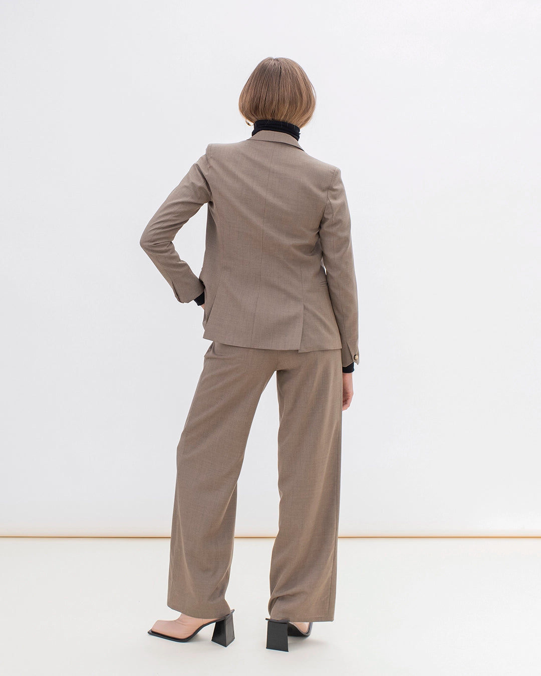 trousers-waistcoats-glazed-brown-pallazo-cut-made-in-poland-fall-winter-2023-look-chic-17H10-1