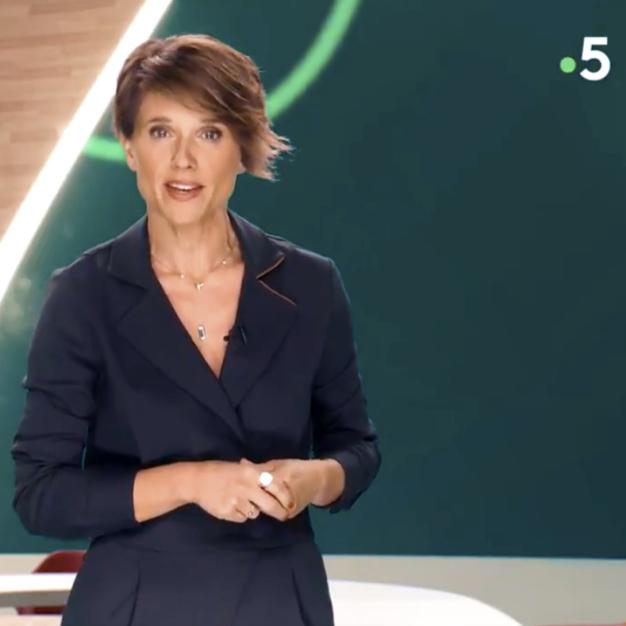 17H10 Mélanie Taravant combinaison Sofia bleu marine