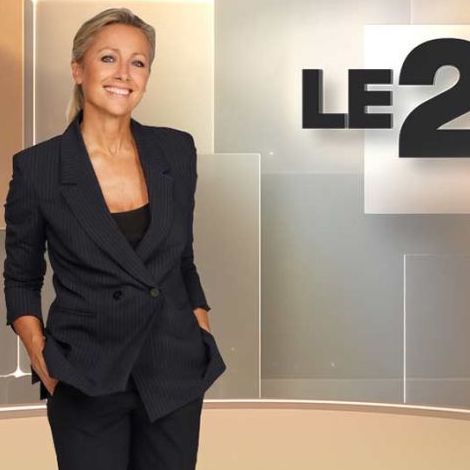 Anne-Sophie Lapix : l’élégance du tailleur rayé à l’écran