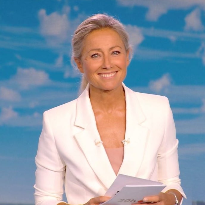 Anne-Sophie Lapix : élégance en tailleur blanc pour ses adieux au 20h