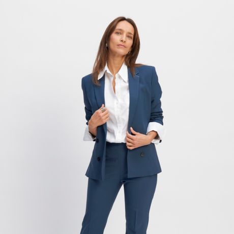 How should I dress for an oral interview?