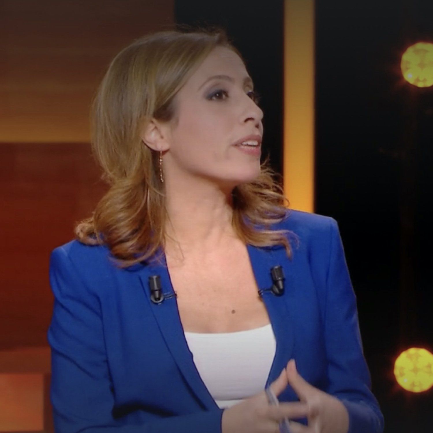 Léa Salamé in cobalt blue suit 17:10