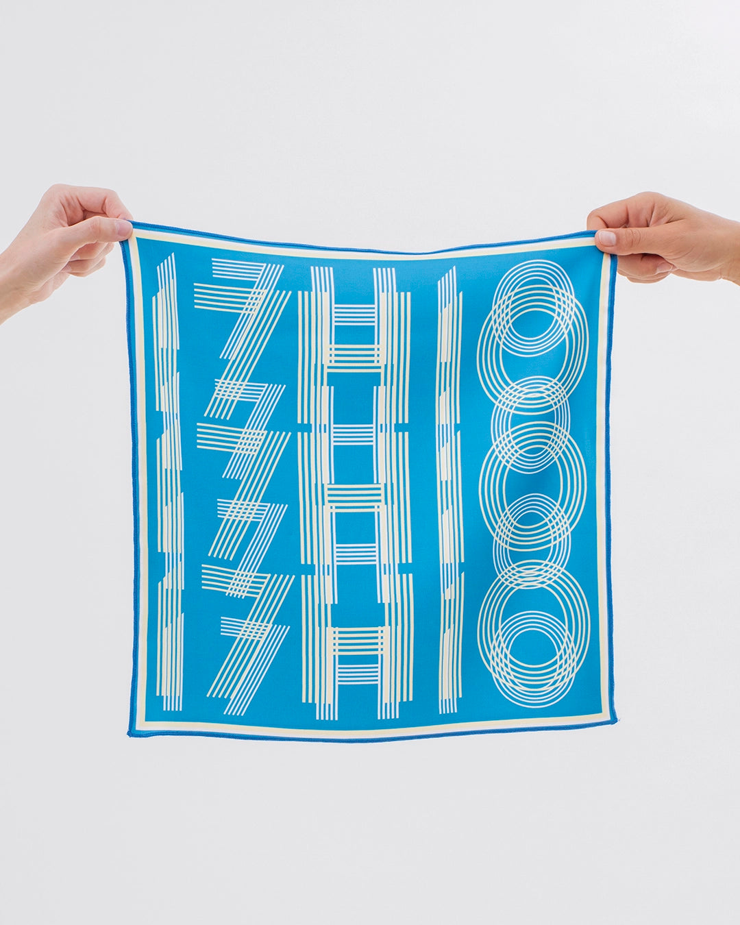 Le Foulard 17H10 - L'icone 17H10