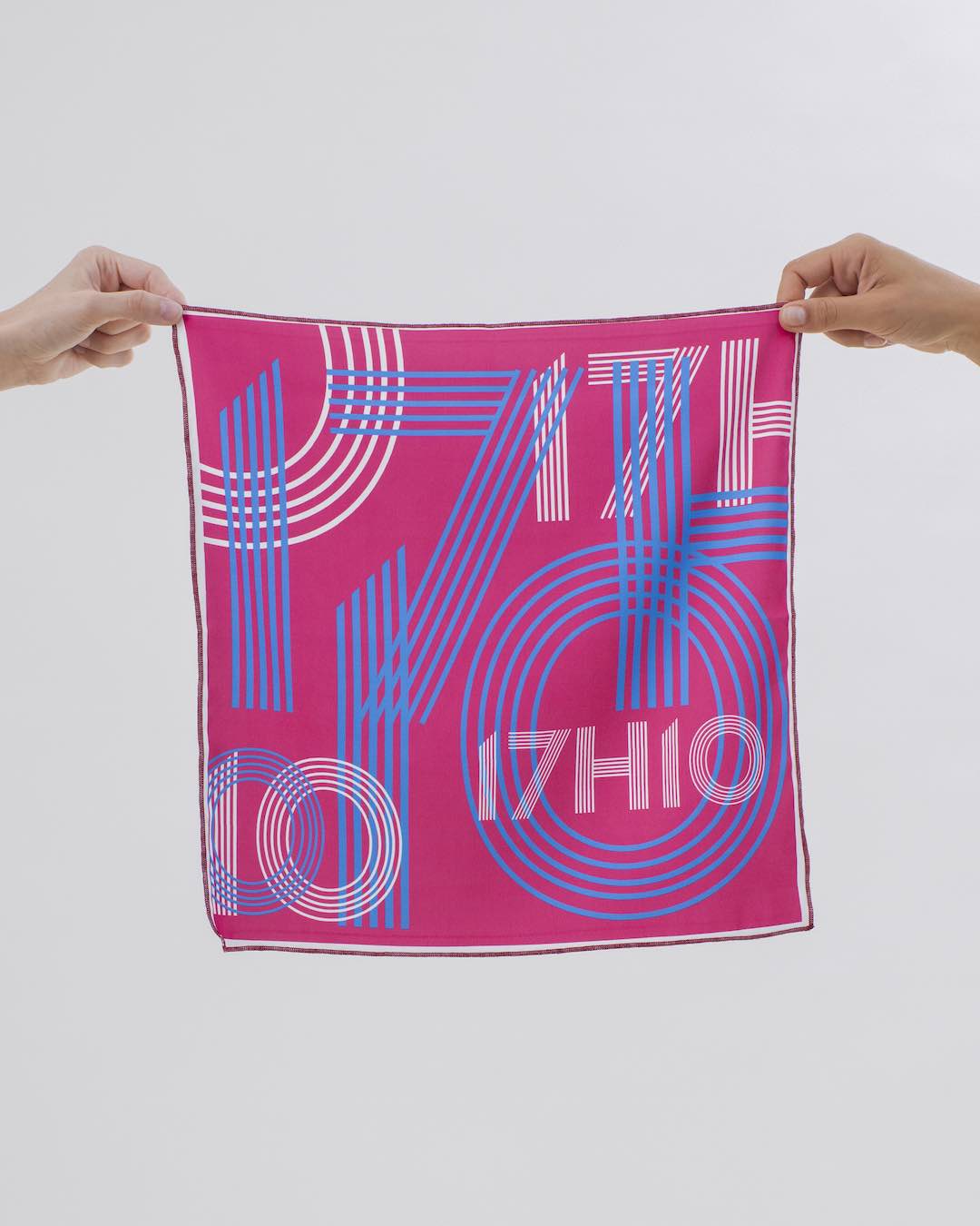 foulard-17H10-en-soie-l'instant-graphique-