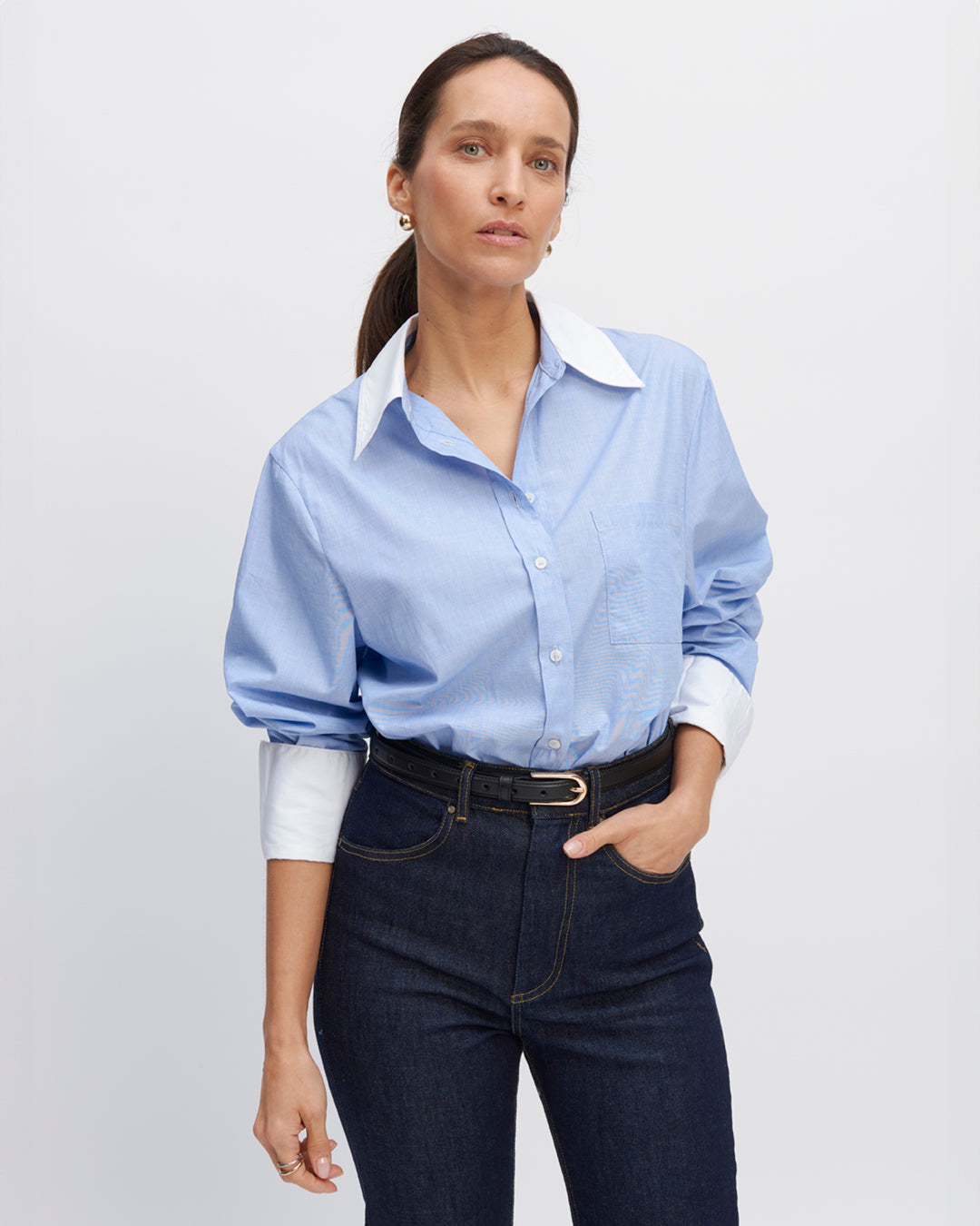 Chemise-blanc-col-poches-boutonnage-fente-manches-poignet-blanc-hauteur-12cm-17H10-tailleurs-pour-femme-paris-