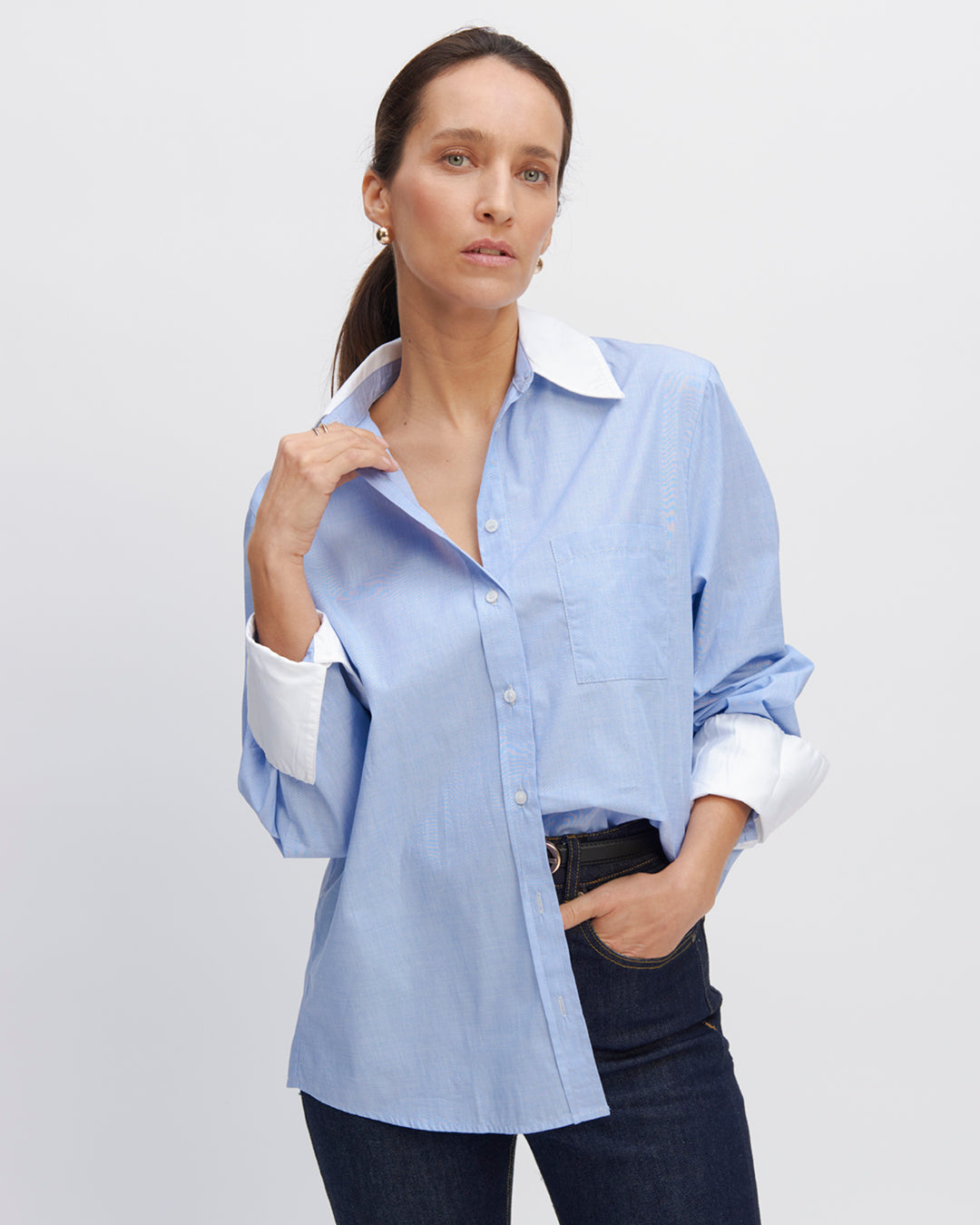 Chemise-blanc-col-poches-boutonnage-fente-manches-poignet-blanc-hauteur-12cm-17H10-tailleurs-pour-femme-paris-