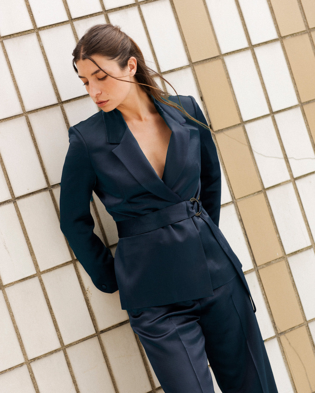 Veste ceinturée Olbia - Satin bleu nuit