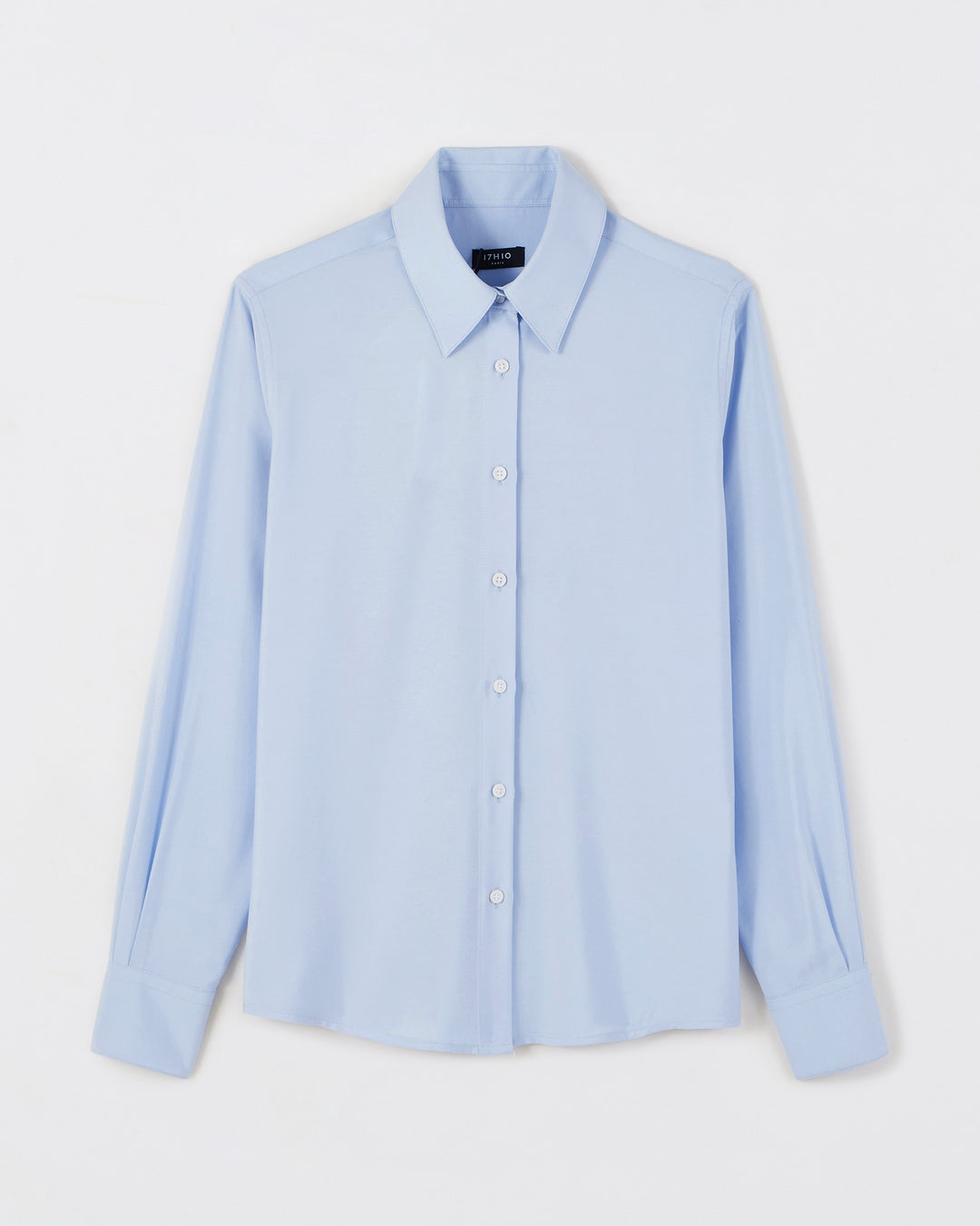 Chemise-bleue-ciel-coupe-droite-col-italien-manches-longues-patte-capucin-bas-de-manche-pince-dans-le-dos-popeline-de-coton-tres-fluide-sept-boutons-blanc-17H10-tailleurs-pour-femme-paris-