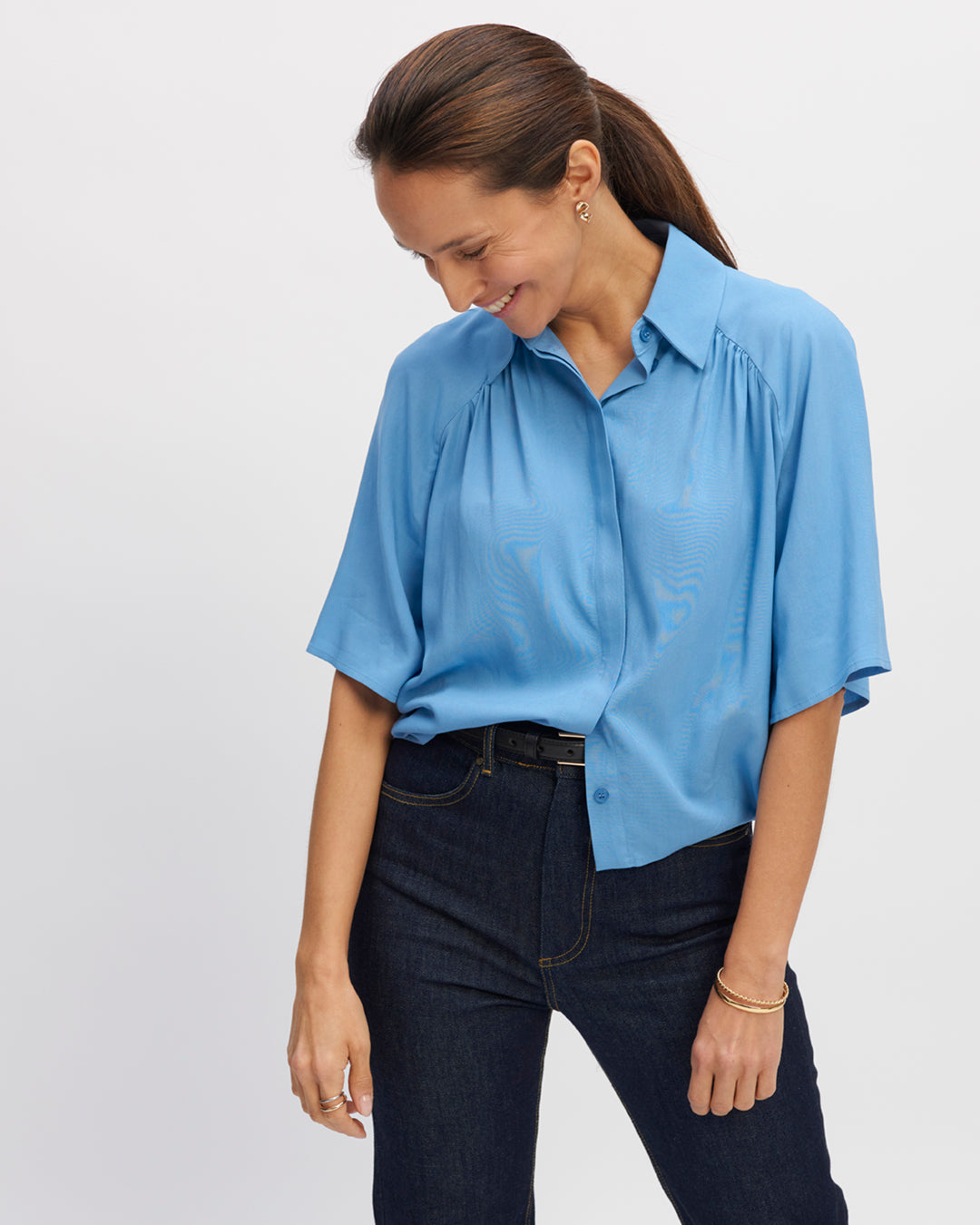 Tailleurs-femme-Paris-Col-chemise-Manches-raglan-Patte-boutonnage-cachée-Fronces-devant-dos-17H10-tailleurs-pour-femme-paris-