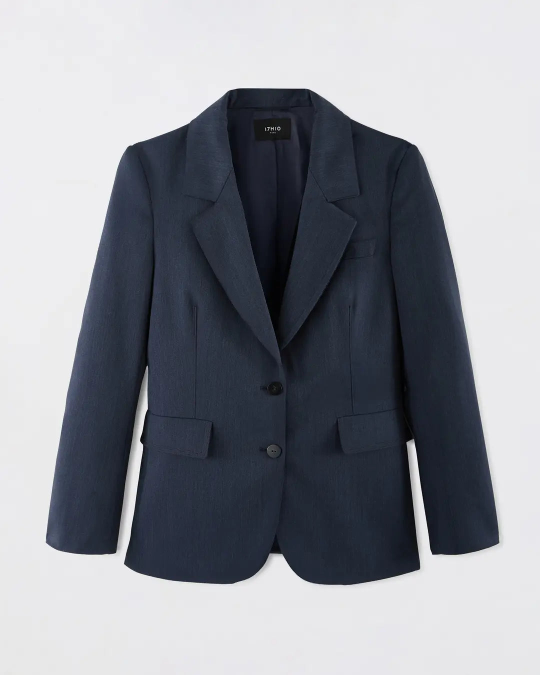 Tailleur jean femme avec veste large, pantalon large et gilet sans manches pour un look bureau sophistiqué.