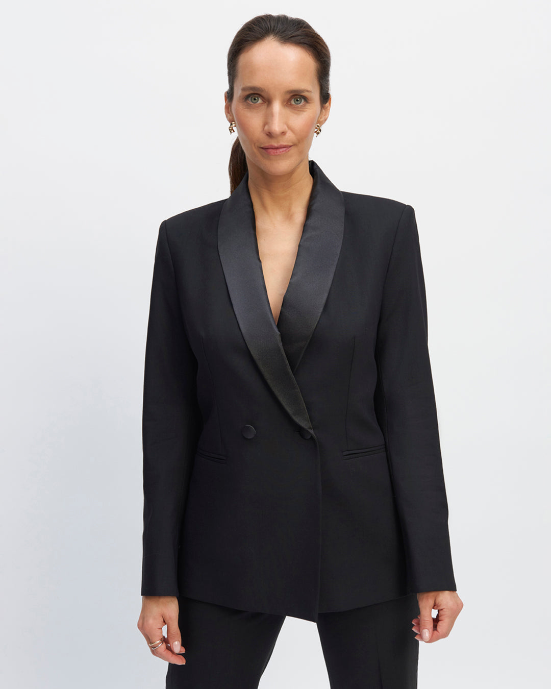 Long-sleeved-knit-jacket-Cross-cut-and-bent-knit-neck-Reversible-belt-one-side-satin-and-one-side-drap-of-laine-Revers-col-châle-en-satin-17H10-knit-jacket-for-women-paris-