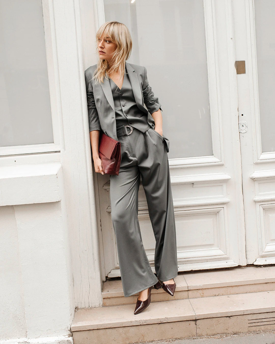 ensemble-tailleur-femme-kaki-gilet-3-pieces-chic-look-femme-elegante-tenue-de-bureau-formelle-automne-hiver-4