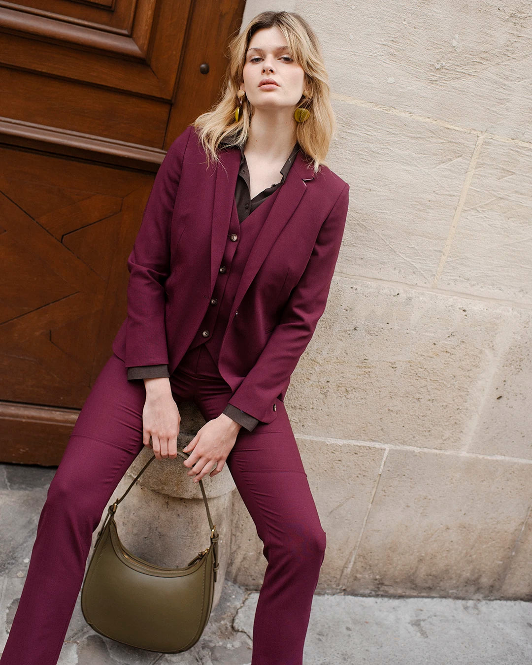 costume-femme-violet-3-pieces-veste-cintree-gilet-pantalon-cigarette-style-elegant-mode-premium-6