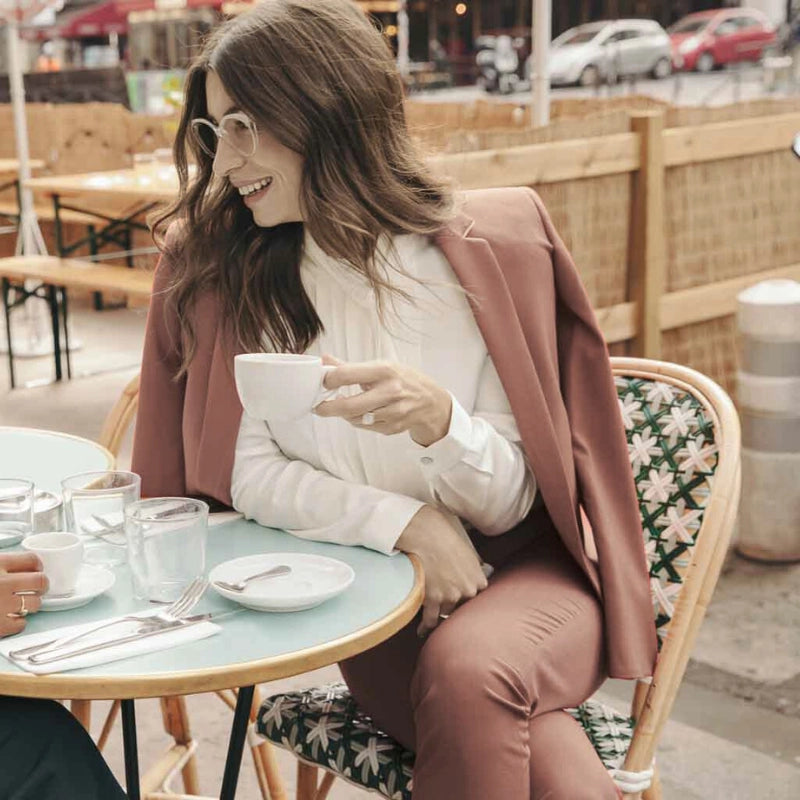 costume élégante et confortable pour femme à porter au quotidien sans se sentir déguisé