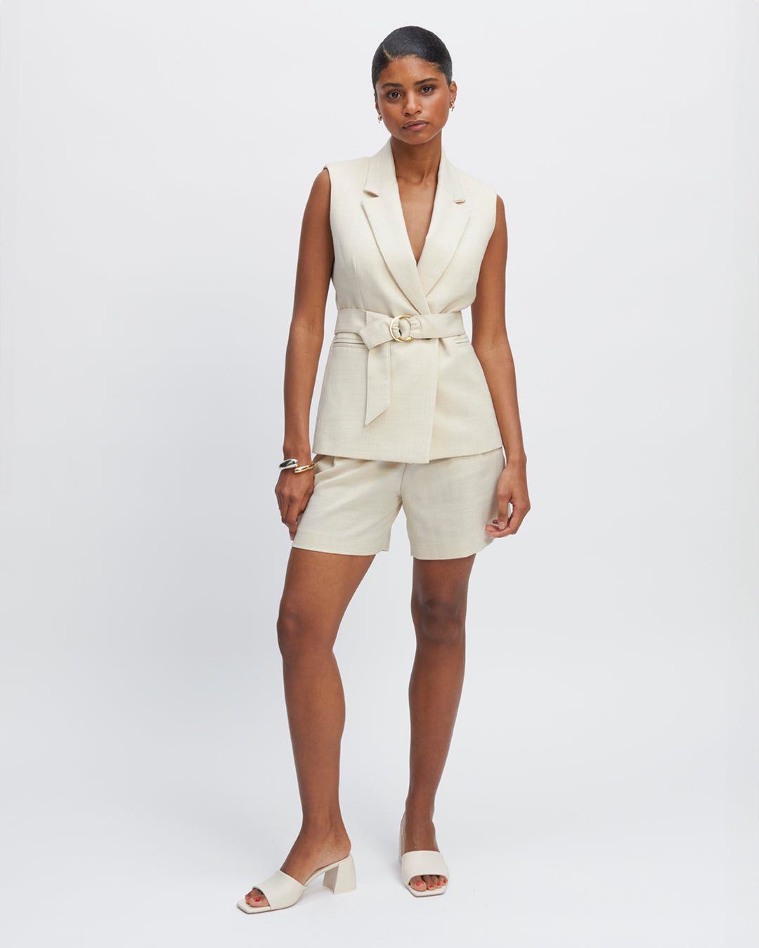 coupe-cintrée-croisée-double-boutonnage-poches-raglan-longueur-sous-les-fesses-entièrement-doublée-encoche-signature-17H10-tailleurs-pour-femme-paris-