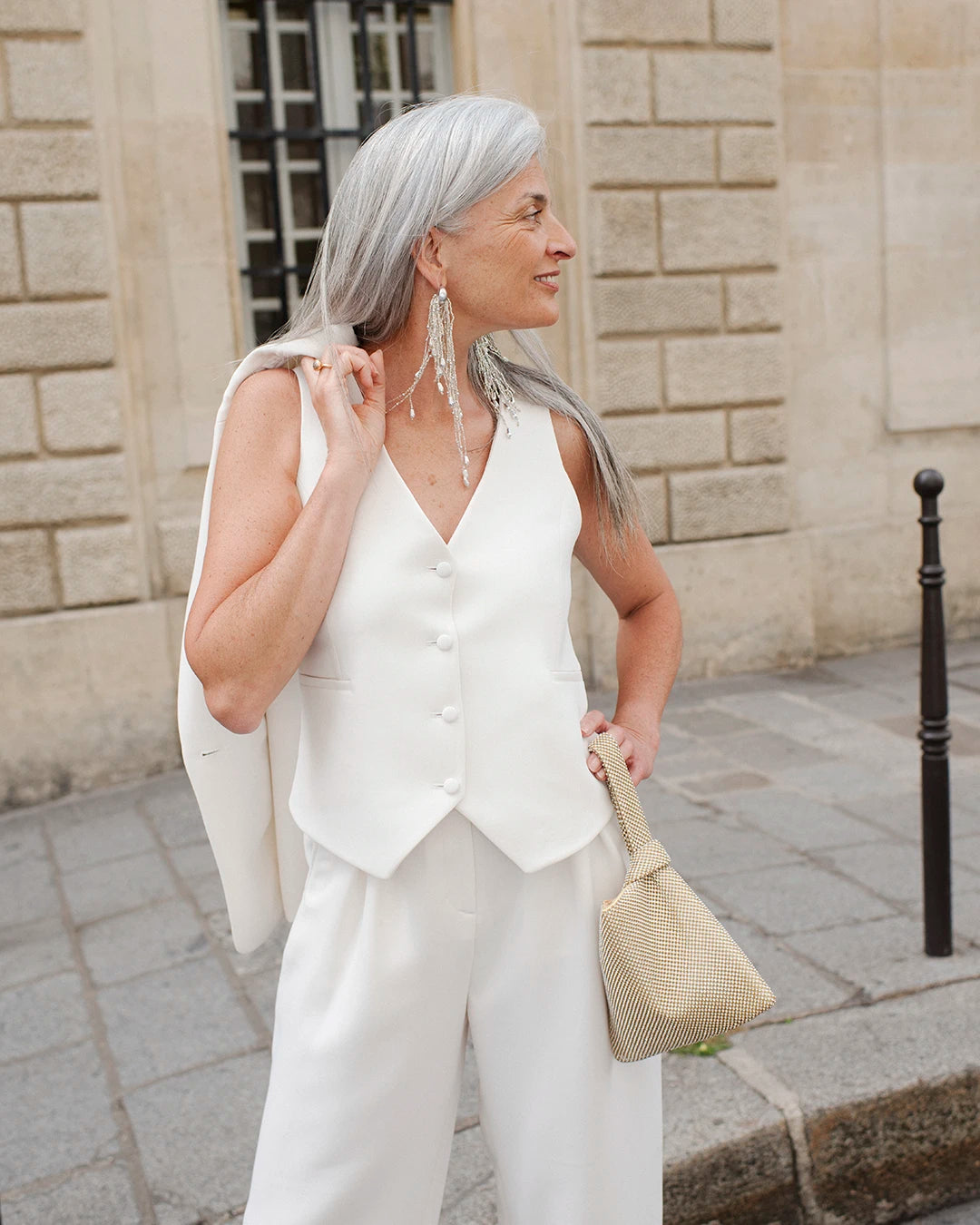 ensemble-tailleur-blanc-femme-veste-cintree-gilet-3-pieces-pantalon-large-tenue-mariage-civil-