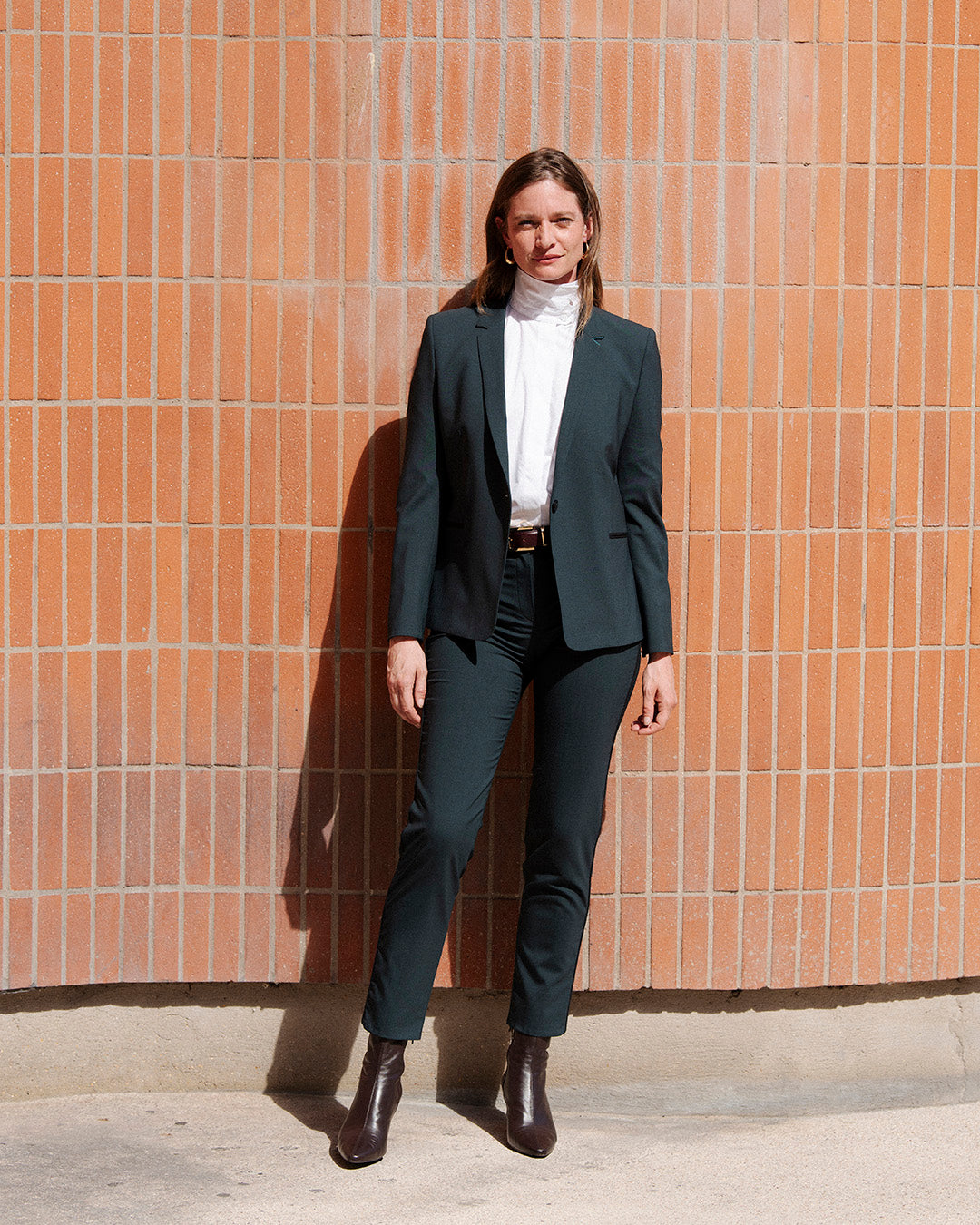 ensemble-tailleur-vert-femme-chic-veste-blazer-pantalon-cigarette