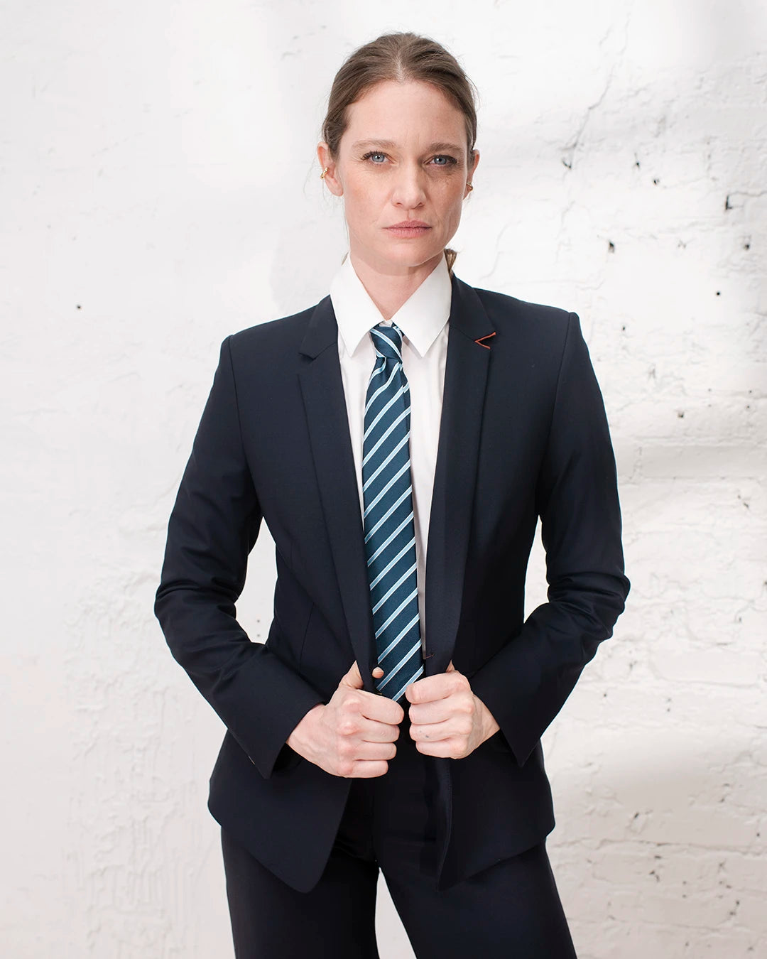 comment accessoiriser sa tenue avec élégance, tenue chic pour aller au travail