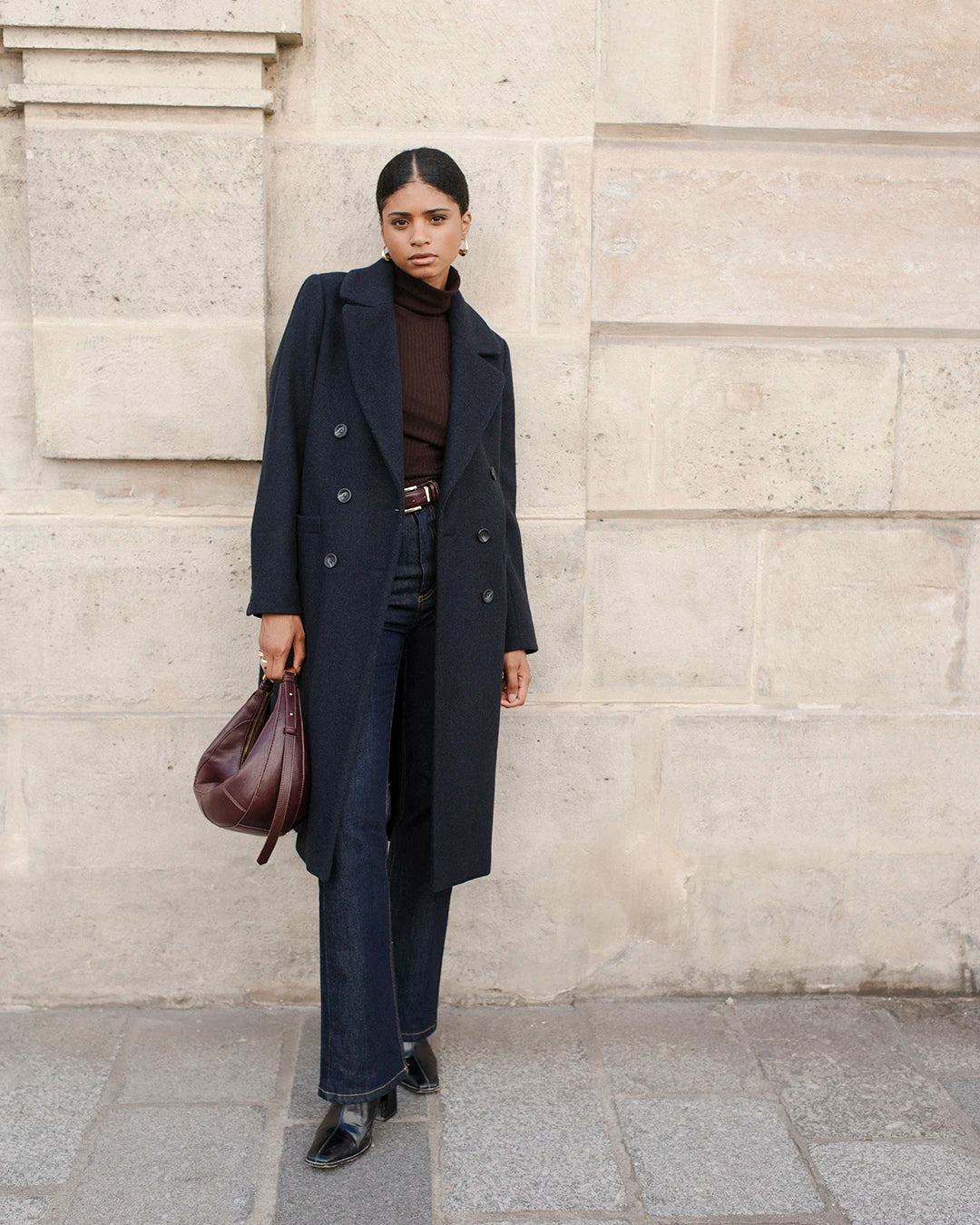 manteau-femme-bleu-marine-long-chaud-en-laine-structuree-look-hiver-elegant-premium-