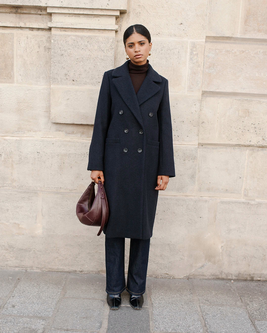 manteau-femme-bleu-marine-long-chaud-en-laine-structuree-look-hiver-elegant-premium-