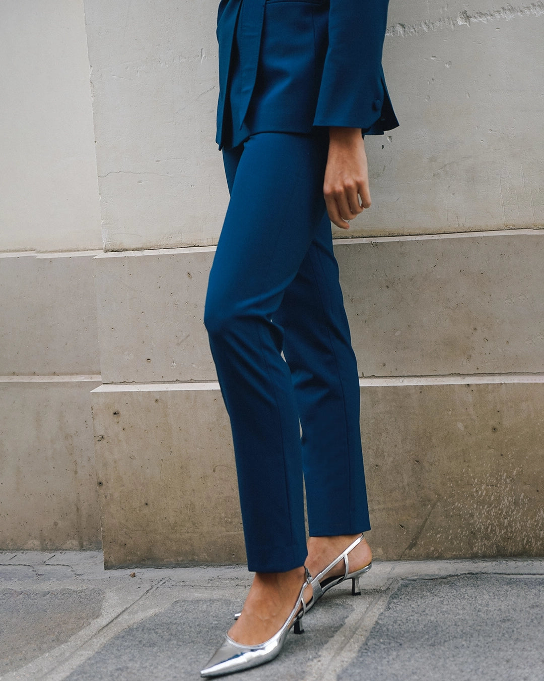 pantalon-de-tailleur-pour-femme-bleu-paon-coupe-cigarettte-drap-de-laine-qualité-supérieur-premium-marque-française-