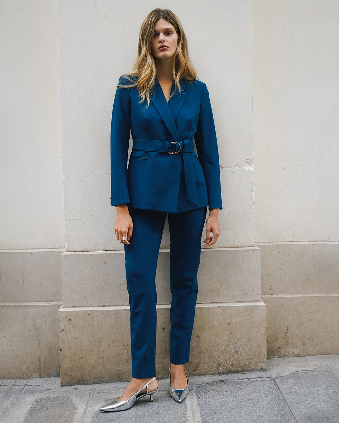 pantalon-de-tailleur-pour-femme-bleu-paon-coupe-cigarettte-drap-de-laine-qualité-supérieur-premium-marque-française-