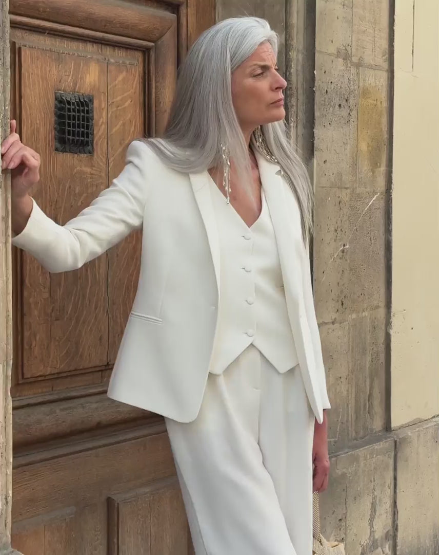 ensemble-tailleur-blanc-femme-veste-cintree-gilet-3-pieces-pantalon-large-tenue-mariage-civil-