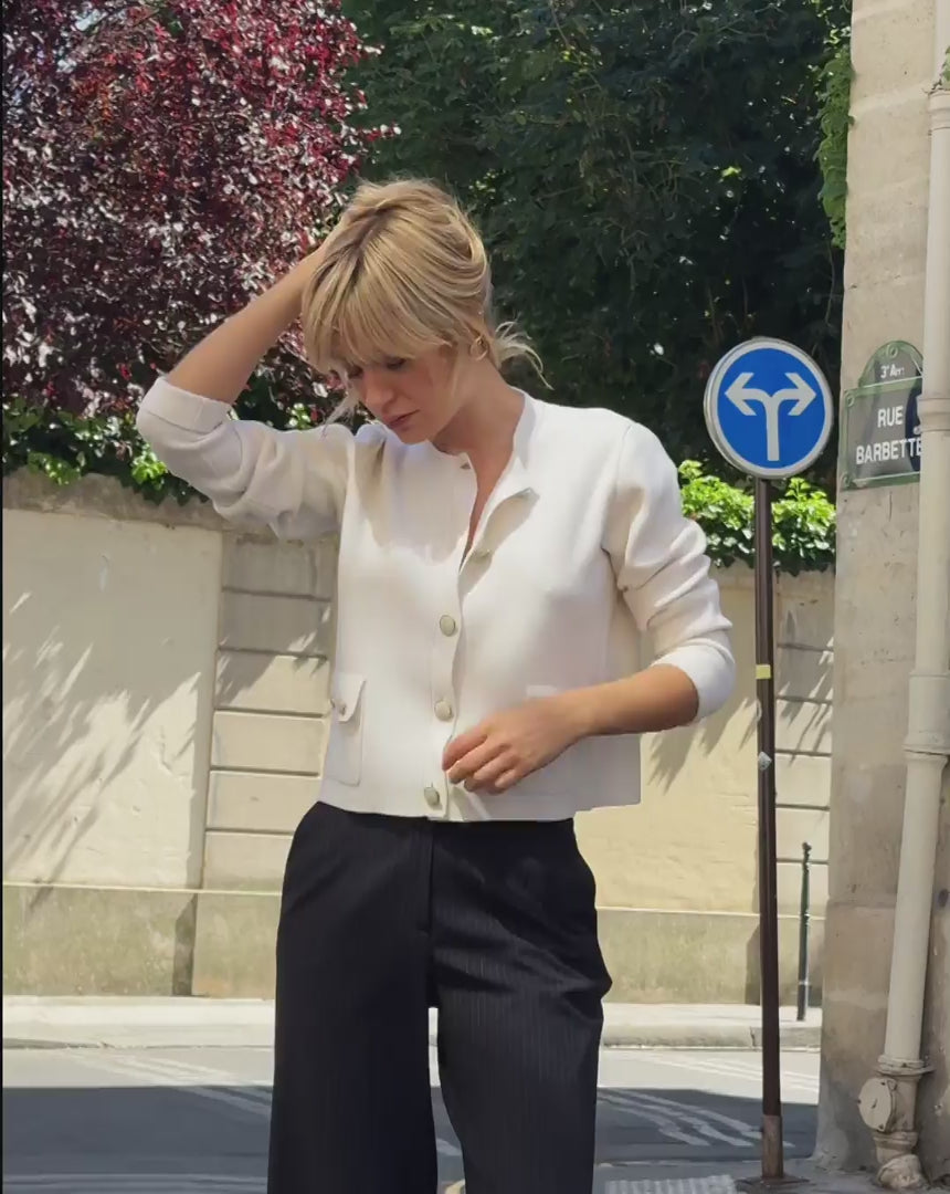 formal-wear-tailleur-femme-pantalon-large-taupe-cardigan-cachemire-ecru-
