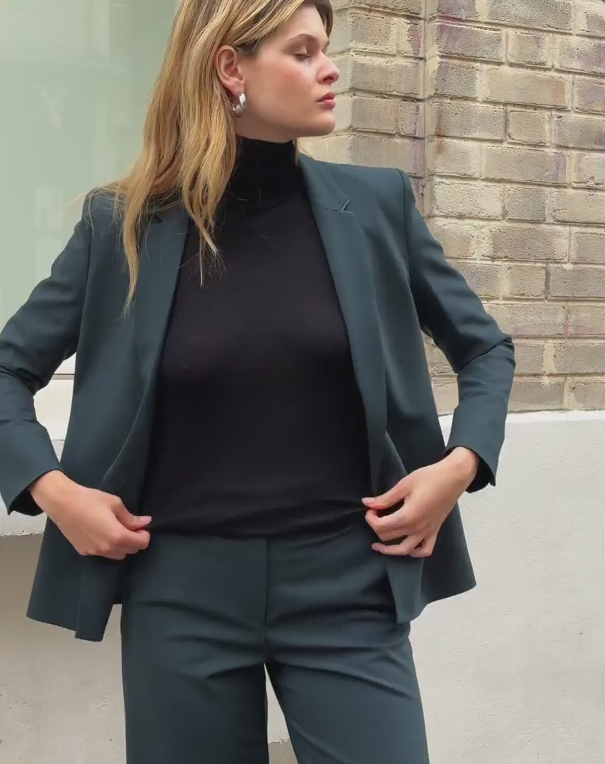 tailleur-femme-vert-fonce-veste-cintree-pantalon-cigarette-ensemble-de-costume-pour-femme-