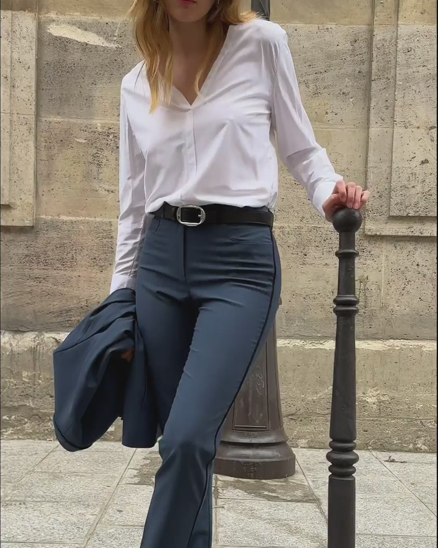 tenue-de-bureau-tailleur-femme-veste-croisee-pantalon-cigarette-bleu-petrole-