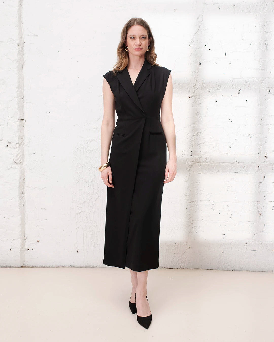 Robe portefeuille noire femme élégante et chic pour le travail ou une cérémonie